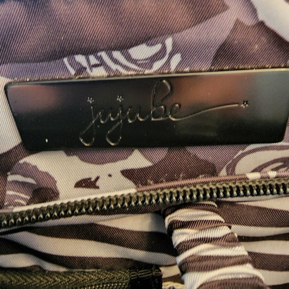 Ju-ju-be BFF Black Petals - Picture 2 of 4